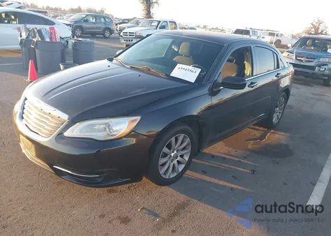 2014 Chrysler 200 Touring z USA, uszkodzony, nr VIN 1C3CCBBGXEN107081